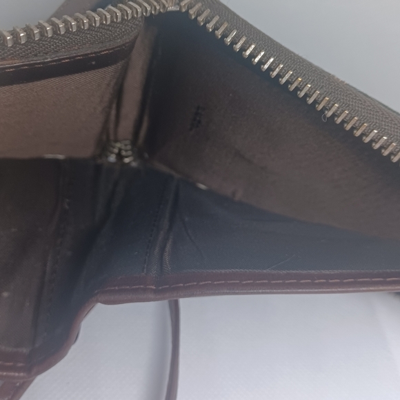 Authentic FENDI Vintage Zucca Pattern Short Wallet with Crossbody strap - Picture 8 of 15